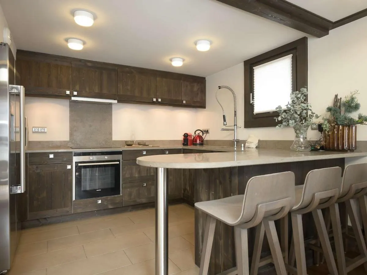 Duplex De 120 M² A Courchevel 1650, Pour 8 Pers., Centre Station, Proche Pistes Avec Cheminee Et Parking - Fr-1-631-161アパートメント フランス