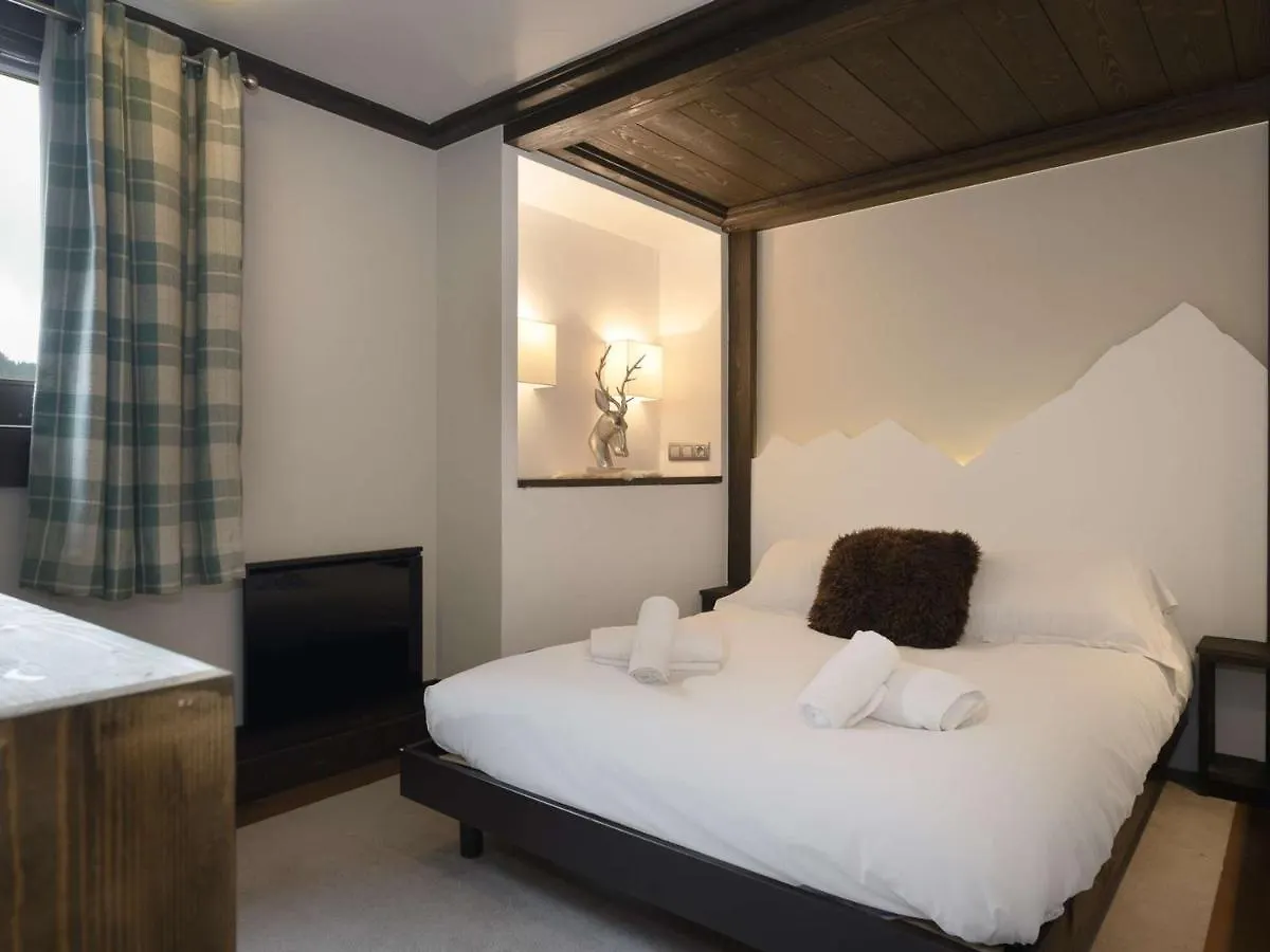 Duplex De 120 M² A Courchevel 1650, Pour 8 Pers., Centre Station, Proche Pistes Avec Cheminee Et Parking - Fr-1-631-161アパートメント 0*,